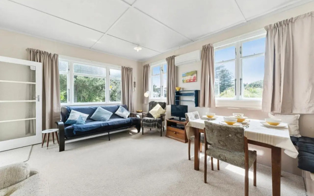 The Beach House - Kapiti Coast Holiday Home