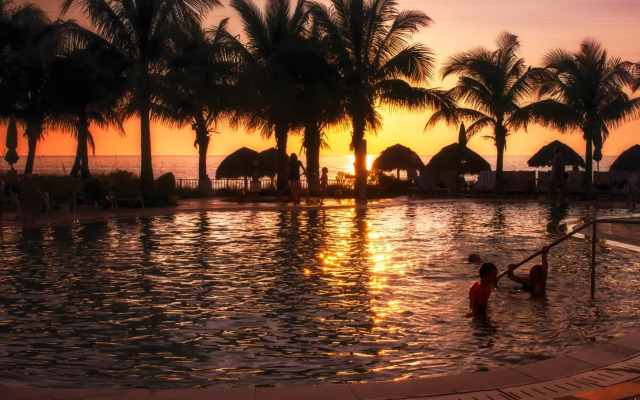 Naples Beach Club, a Four Seasons Resort