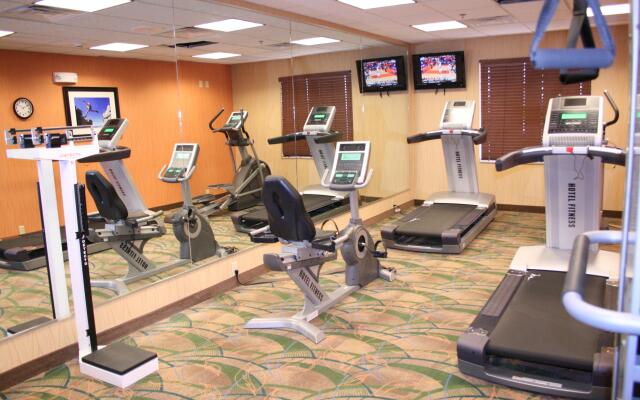 Holiday Inn Express Hotel & Suites Pratt by IHG
