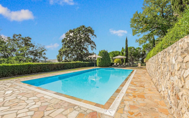 Belvilla by OYO Farmhous With Swimming Pool