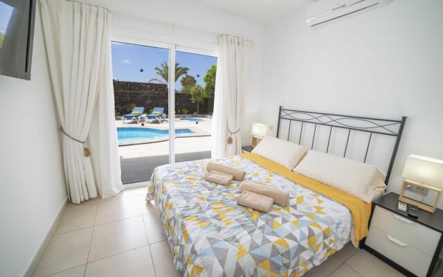 Ananda (L1) in Tias with 4 bedrooms and 4 bathrooms