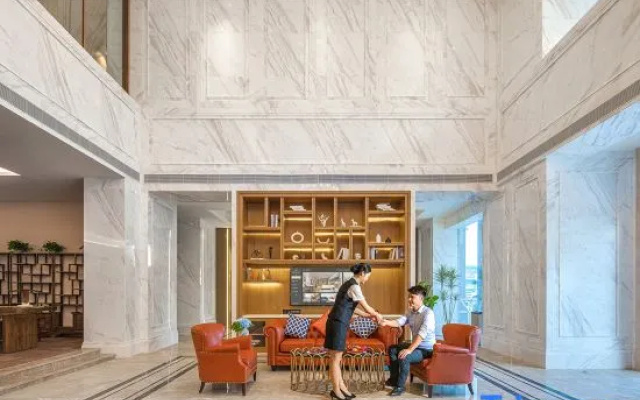 Vienna International Hotel (Chongqing Liangjiangshuitu Water and Tusiyuan Light Rail Station)