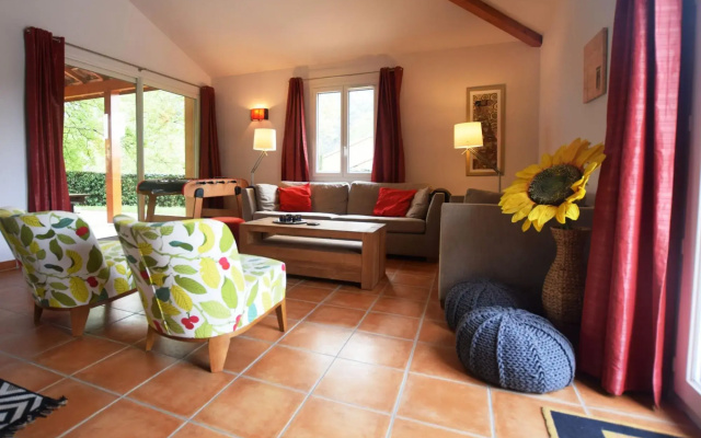 Elegant Villa in Les Mazes with Swimming Pool