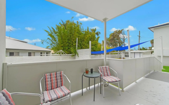 Sandy Feet 3-1 Main Street