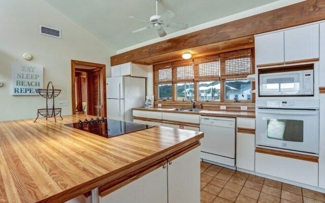 Oceanfront Pet Friendly Unit by RedAwning