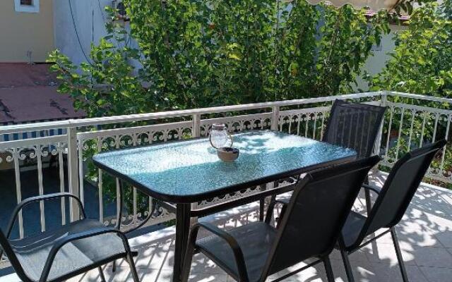 Alpha apartment, Ireon Samos