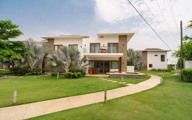 Pool Entry 7 Guests 2 Bedrooms