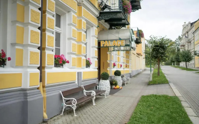 Lazensky Dum Palace