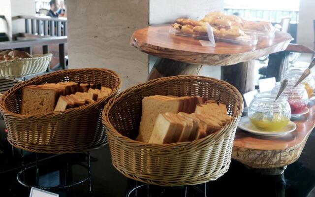 Grand Balisani Suites Hotel