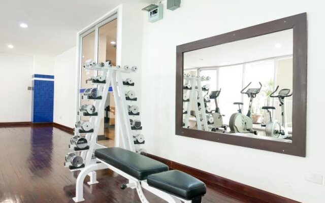 Twin Peaks Sukhumvit Suites