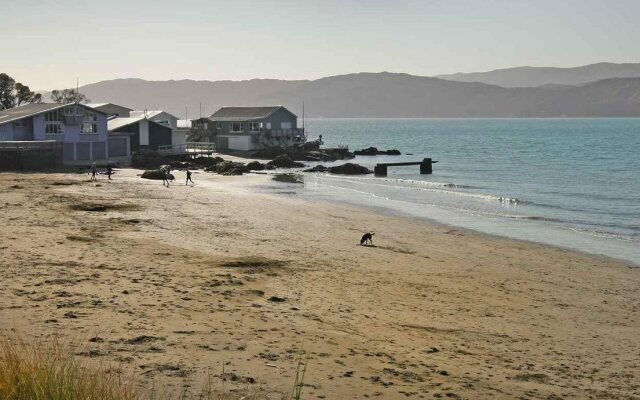 Beachfront Wellington Bed and Breakfast