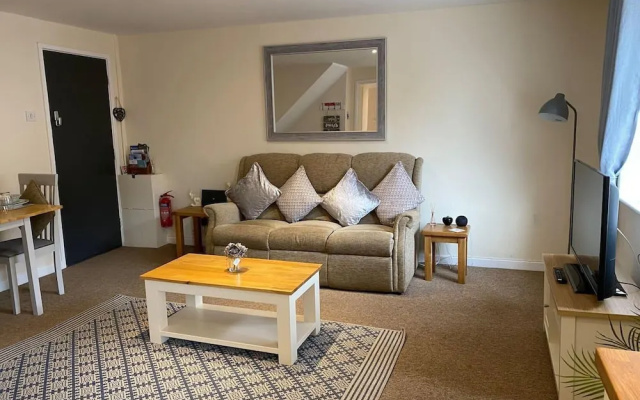 Apartment - Sleeps 2 - Pet Friendly - Parking