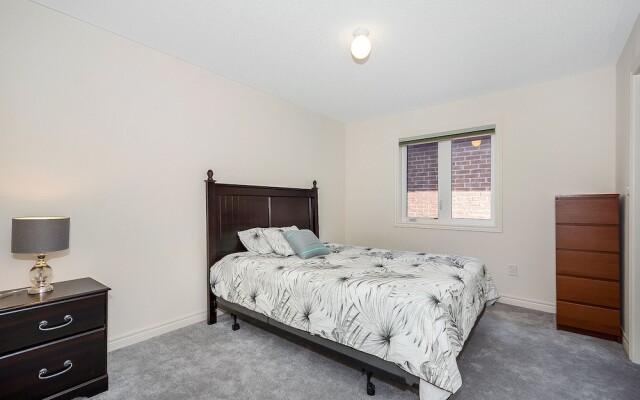 4 bdrms Milton near Toronto and Niagara