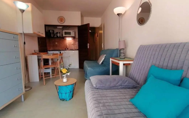 agréable studio avec terrasse à150m de la plage