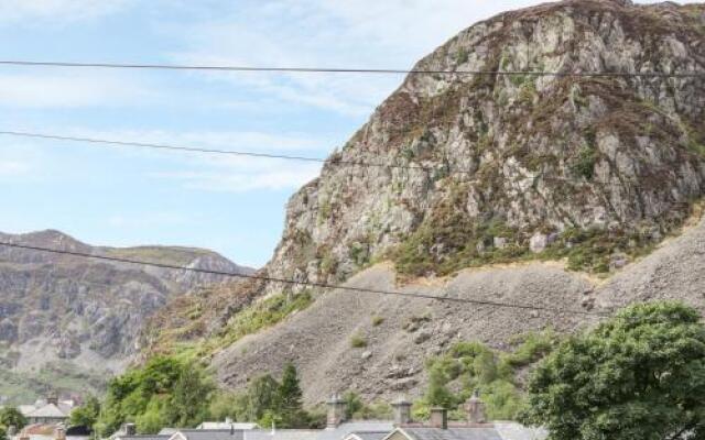 16 Park Square, Blaenau Ffestiniog