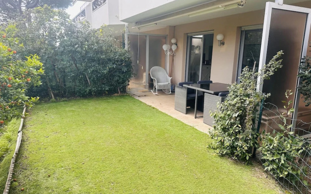 Light Modern Studio With Garden Pool- 2294