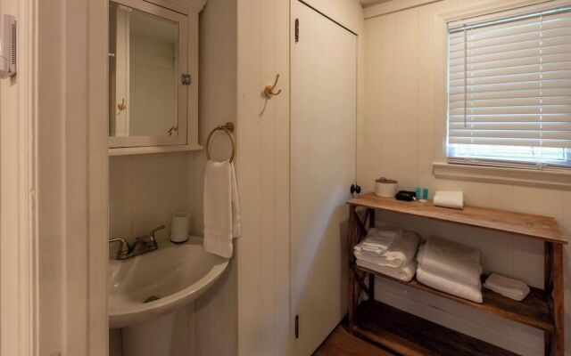 4 BR Sleeps 10 Near UGA & Downtown