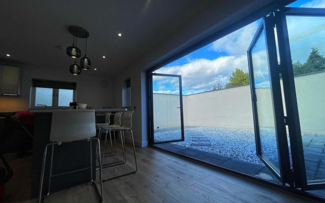 5 Bed House/sleeps10/free Parking/pets/city Centre