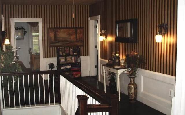 Brookside Inn At Laurens