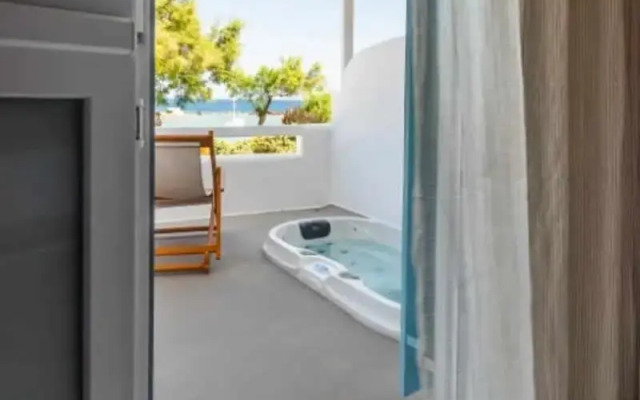 Niki Savvas Studio & Suites
