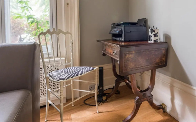 Lovely Chelsea Home Near The Thames by Underthedoormat