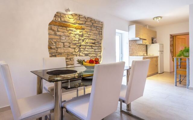 Fascinating Apartment in Medulin near Beach