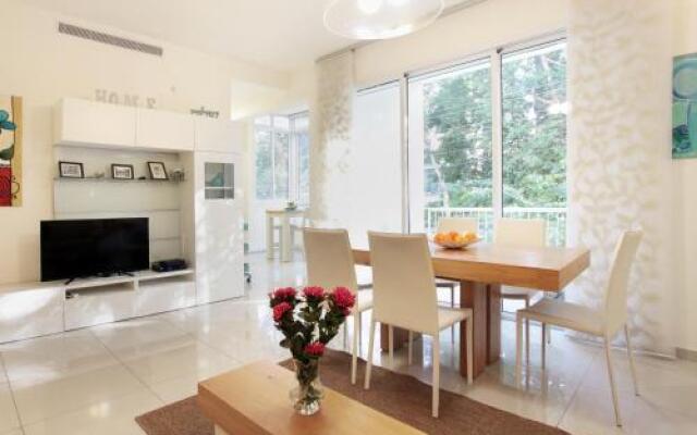 Holiday Rentals TLV-Sea Side