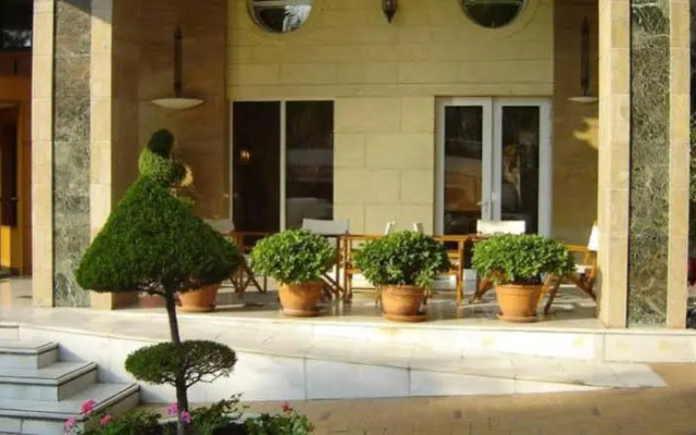 Nepheli Hotel