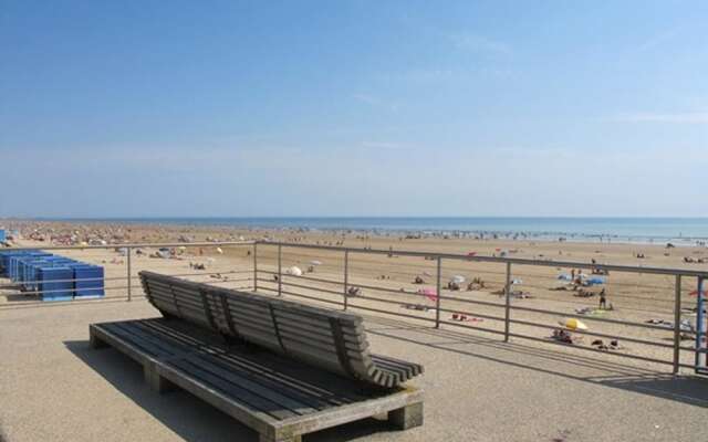 Property With 2 Bedrooms in Saint-jean-de-monts, With Pool Access, Fur