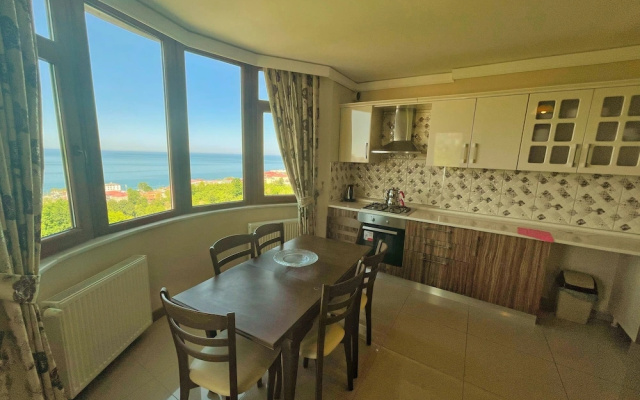 Lustra Garden Suite