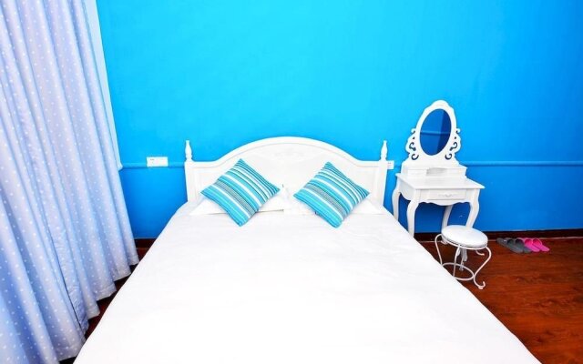 In Love With the Blue Sea Inn