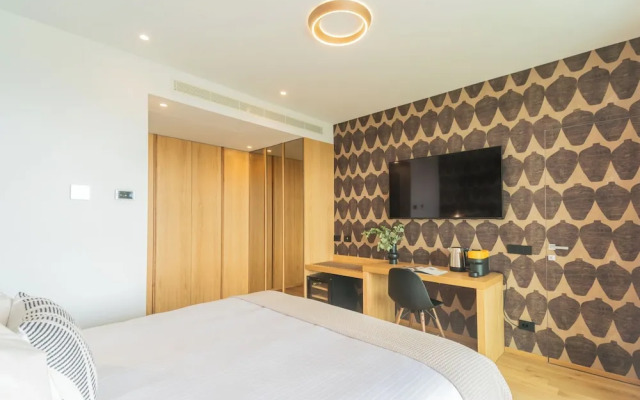 Pureview Luxury Suites, with breakfast & pool