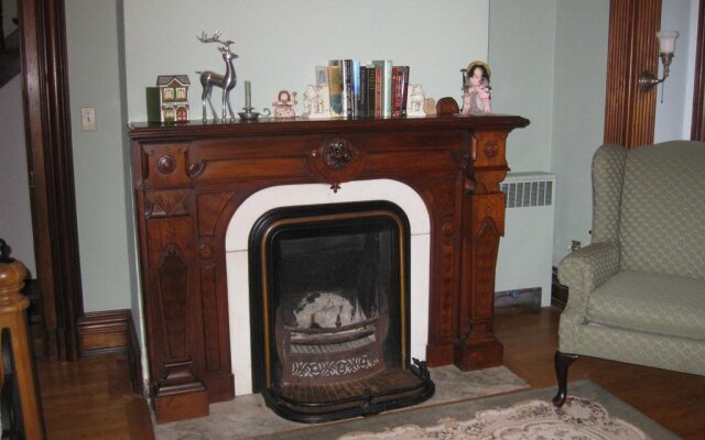 Chapin Park Bed & Breakfast