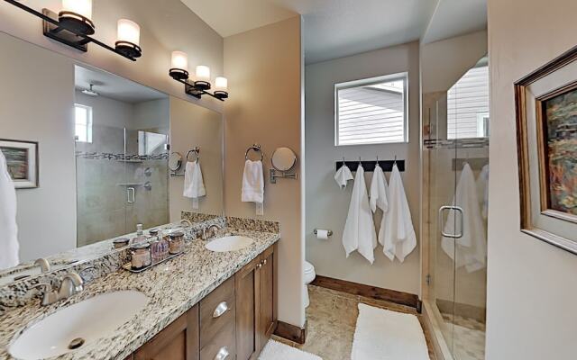 999wabig 4 Bedroom Home