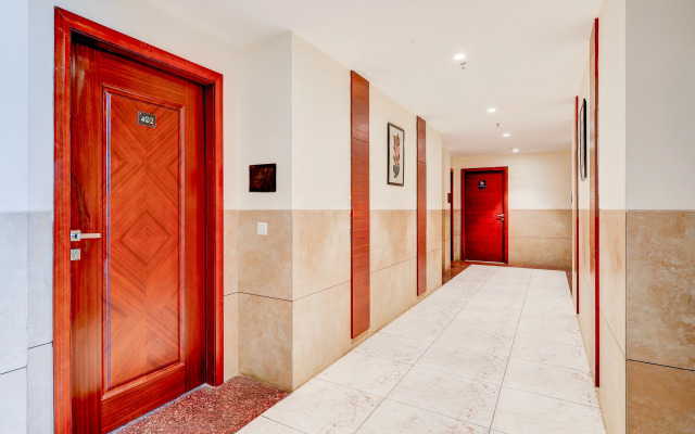 Super Townhouse Oak Sector 39 Medanta