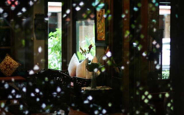Baan La Poon Hotel