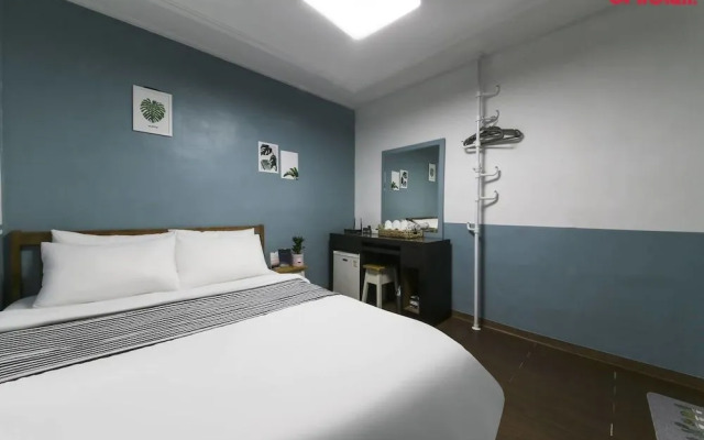 Sinchon Sisters Hostel