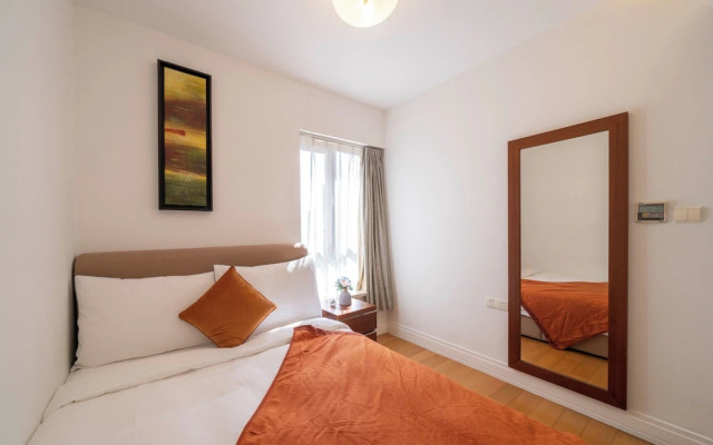 Tyms Cozy 2BR 1BA Apt Near Metro