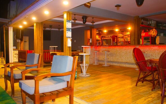 Carmina Hotel