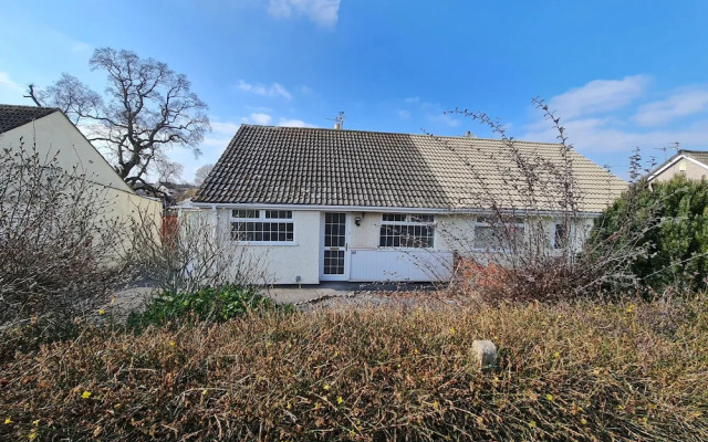2-bed House Bungalow in Bristol