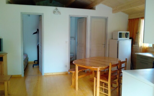 Chalet With 2 Bedrooms In Poussan With Enclosed Garden