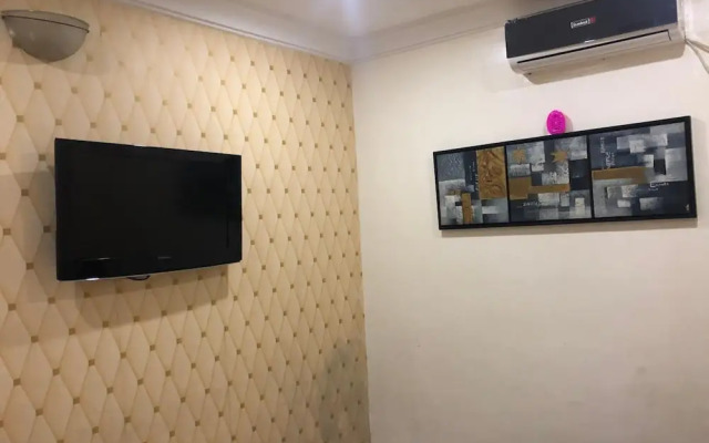 Solitude Hotel Yaba