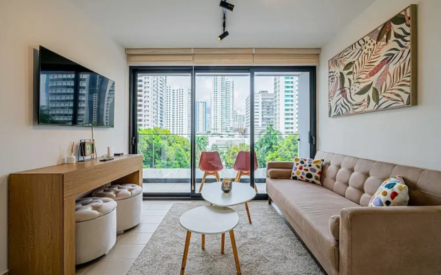 w Beautiful 1BR w Perfect Balcony View