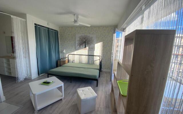 Studio Amicie 27m2, balcon couvert, près centre-gare-cathédrale, wifi