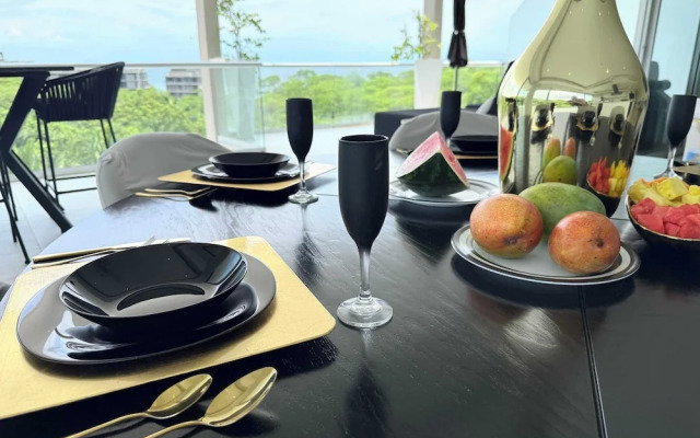 Luxury 2BR Bolongo Ocean View Private Beach