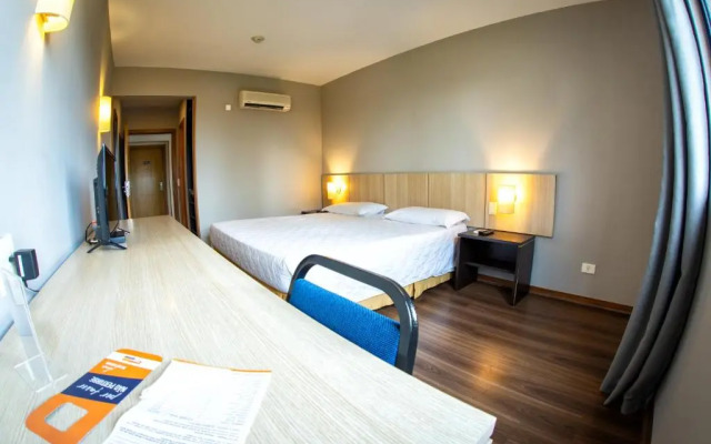Hotel Campo Largo Express