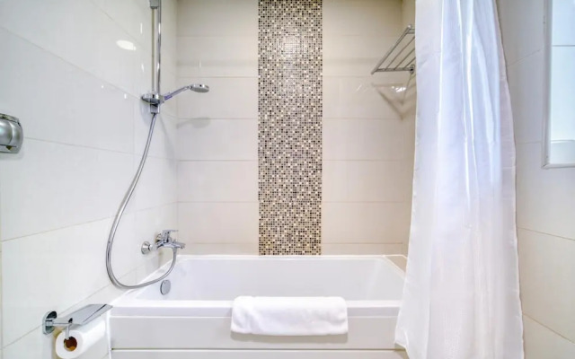 Premium 2BR Apt w Marina Views