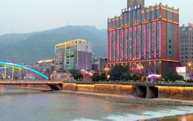 Lindu Hotel