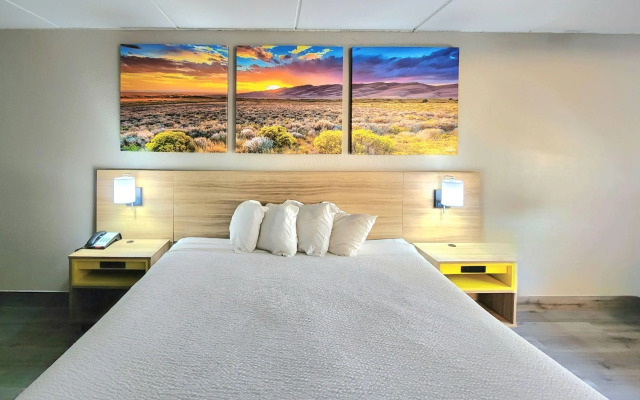 Days Inn by Wyndham Houston