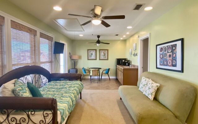 Pelican Pass by ALBVR